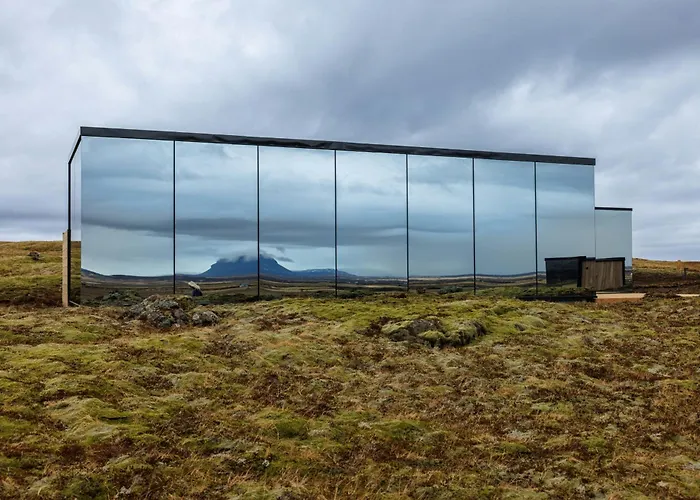 Oeoed Hekla Horizon - Mirror Houses